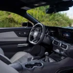 تجهيزات السيارة من الداخل