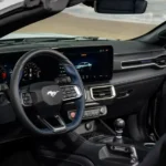 السيارة من الداخل