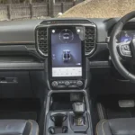 تجهيزات السيارة من الداخل