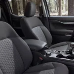 مقاعد قماش او جلد