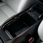 مساحة تخزين بين المقاعد