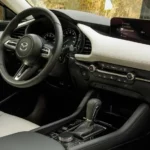 السيارة من الداخل