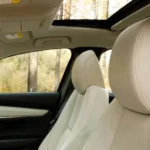 مقاعد السيارة الأمامية