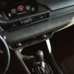 السيارة من الداخل