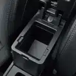 مساحة تخزين بين المقاعد