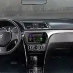 السيارة من الداخل